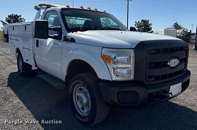 Image of Ford F-350 equipment image 2