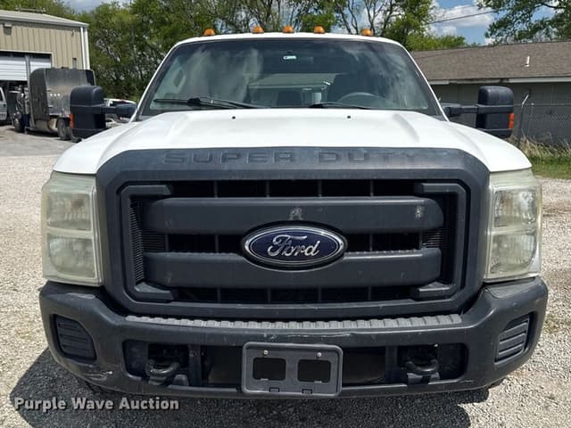 Image of Ford F-350 equipment image 1