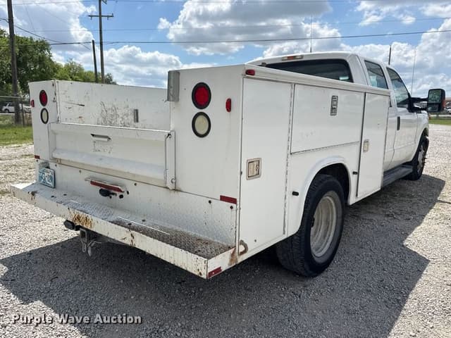 Image of Ford F-350 equipment image 4