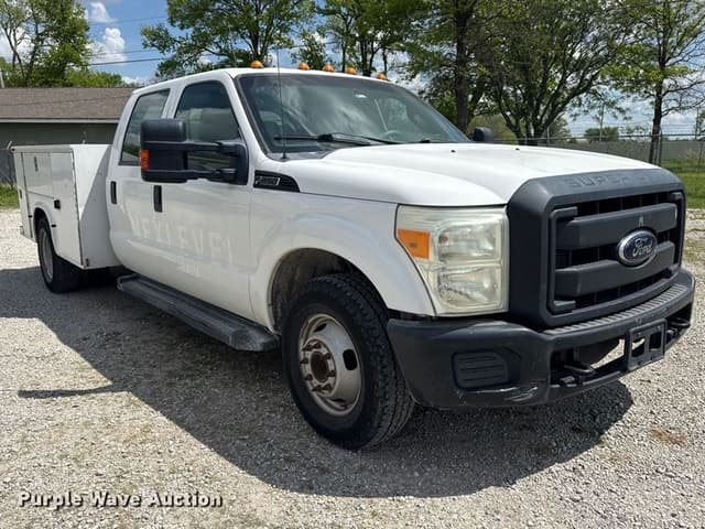 Image of Ford F-350 equipment image 2