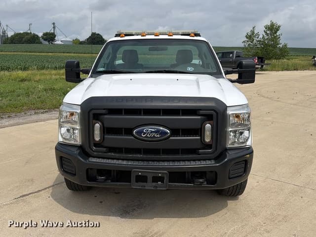 Image of Ford F-350 equipment image 1