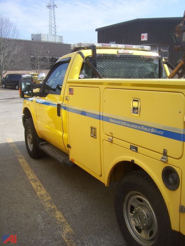 Image of Ford F-350 equipment image 4
