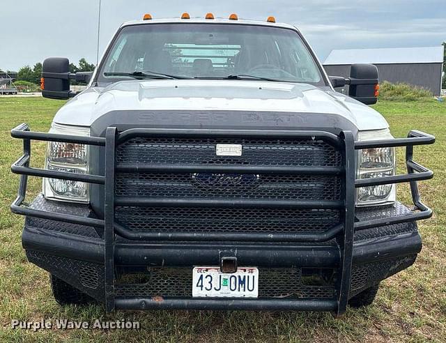 Image of Ford F-350 equipment image 1