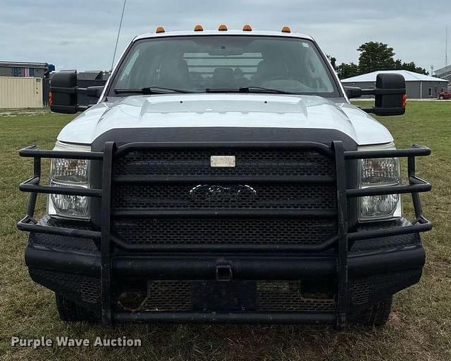Image of Ford F-350 equipment image 1