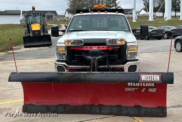 Image of Ford F-350 equipment image 1