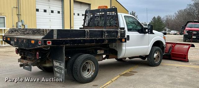 Image of Ford F-350 equipment image 4