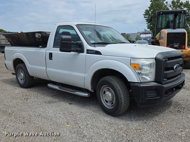 Image of Ford F-350 equipment image 2