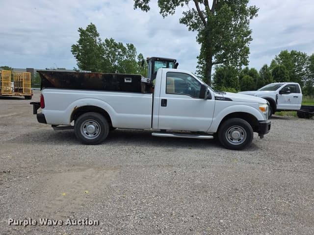 Image of Ford F-350 equipment image 3