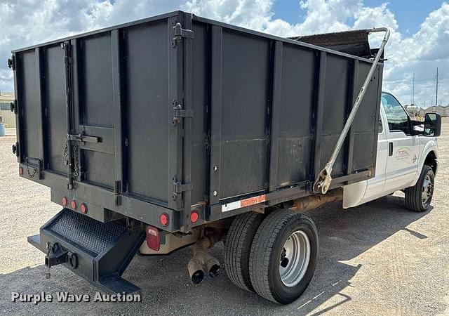 Image of Ford F-350 equipment image 4