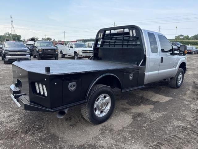 Image of Ford F-350 equipment image 4