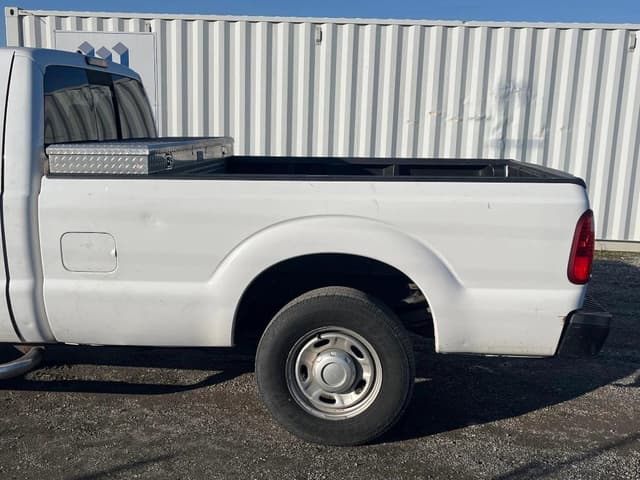 Image of Ford F-350 equipment image 4