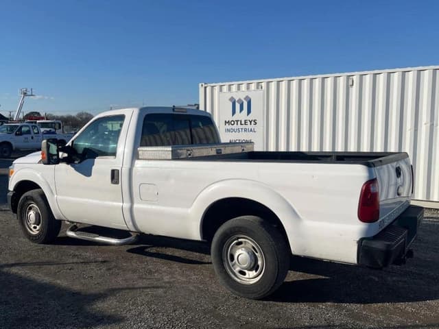 Image of Ford F-350 equipment image 1