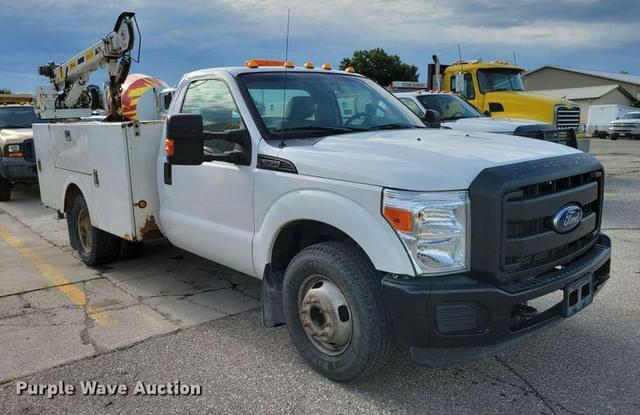 Image of Ford F-350 equipment image 2