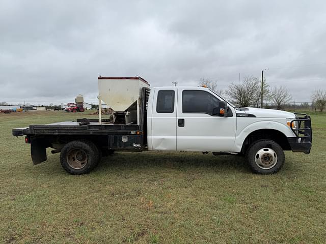 Image of Ford F-350 equipment image 3