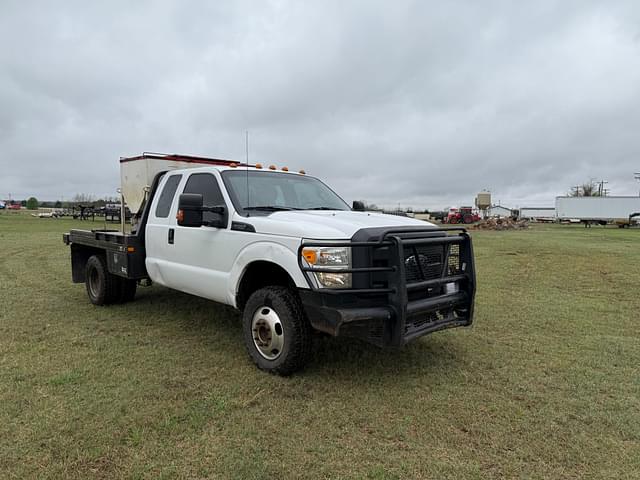 Image of Ford F-350 equipment image 2