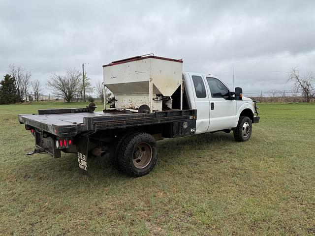 Image of Ford F-350 equipment image 4