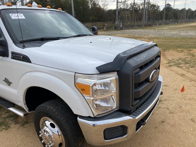 Image of Ford F-350 equipment image 4