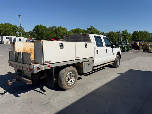 Image of Ford F-350 equipment image 2