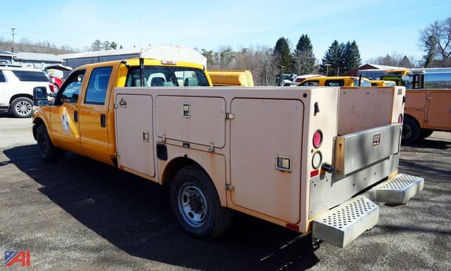 Image of Ford F-350 equipment image 4