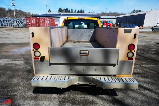 Image of Ford F-350 equipment image 3