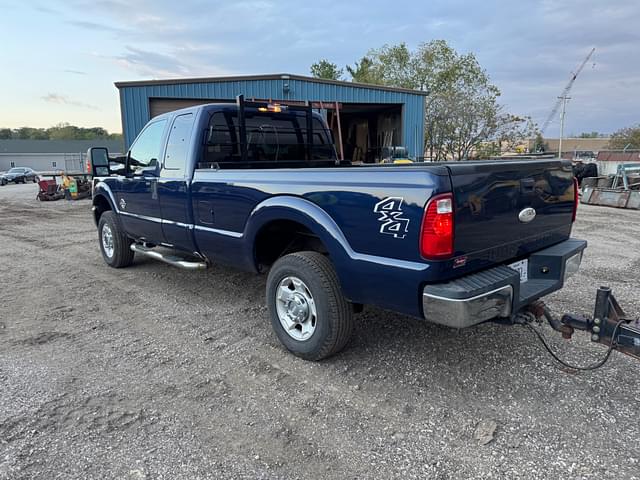 Image of Ford F-350 equipment image 4