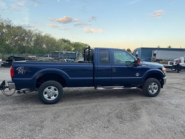 Image of Ford F-350 equipment image 2