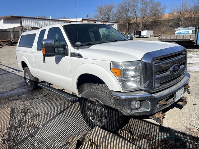 Image of Ford F-350 equipment image 2