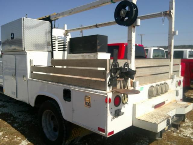 Image of Ford F-450 equipment image 3