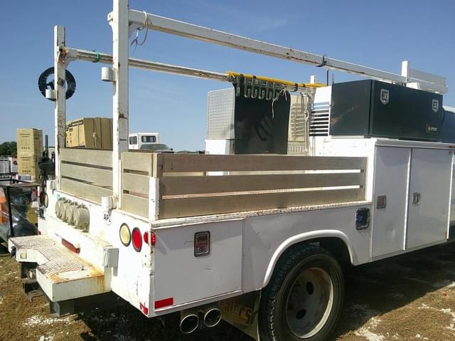 Image of Ford F-450 equipment image 4