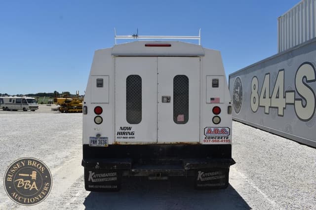 Image of Ford F-450 equipment image 3
