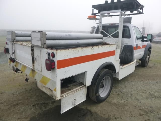 Image of Ford F-450 equipment image 2