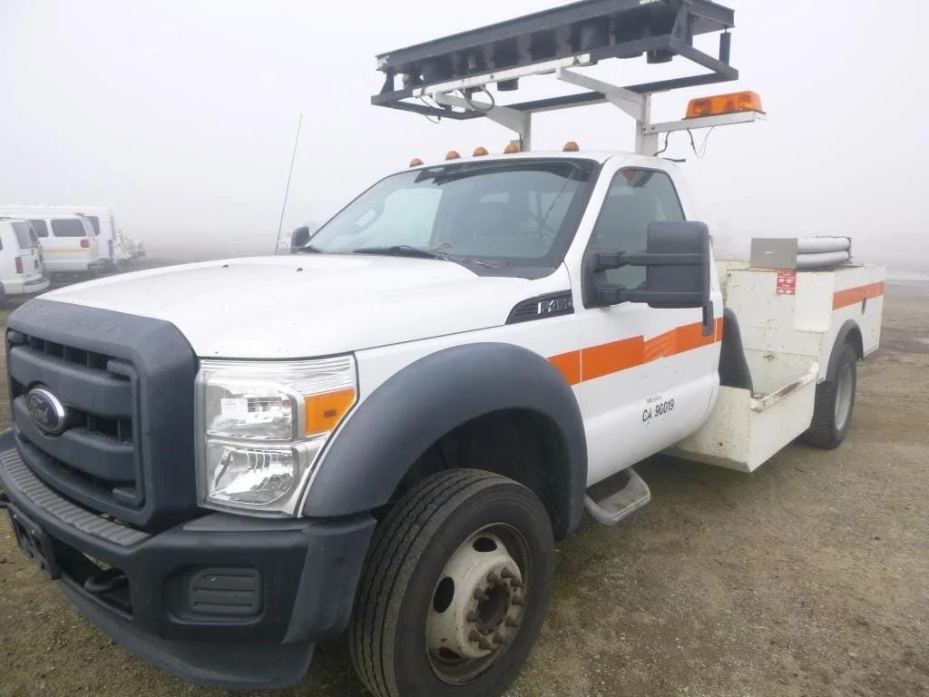 2012 Ford F-450 Equipment Image0