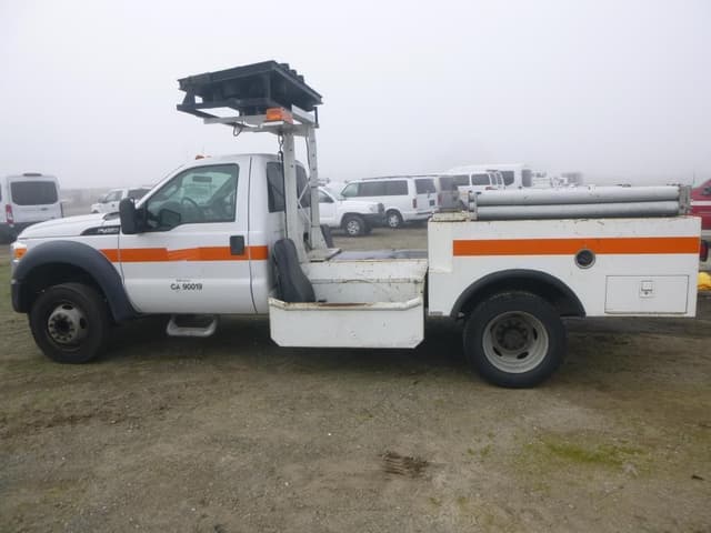 Image of Ford F-450 equipment image 4