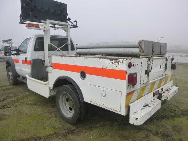 Image of Ford F-450 equipment image 3