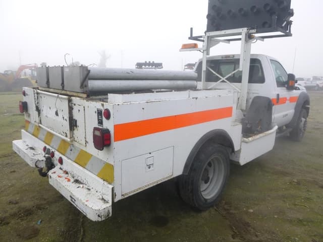 Image of Ford F-450 equipment image 2