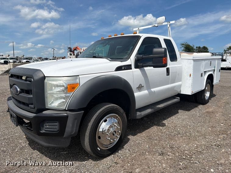 2012 Ford F-450 Equipment Image0