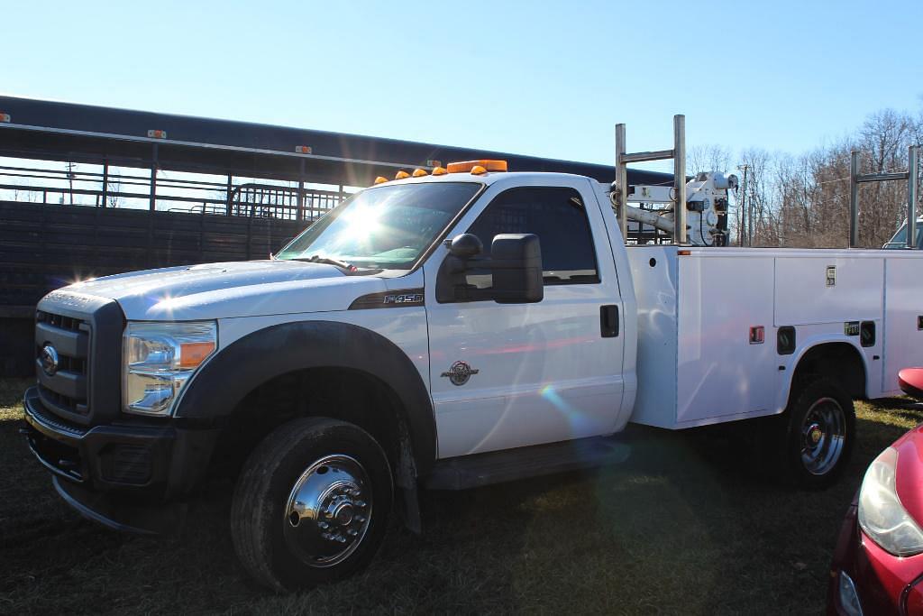 Image of Ford F-450 Primary image