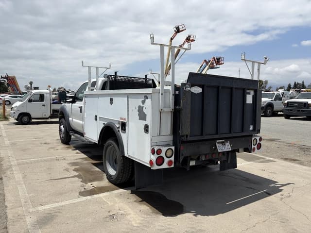 Image of Ford F-450 equipment image 3