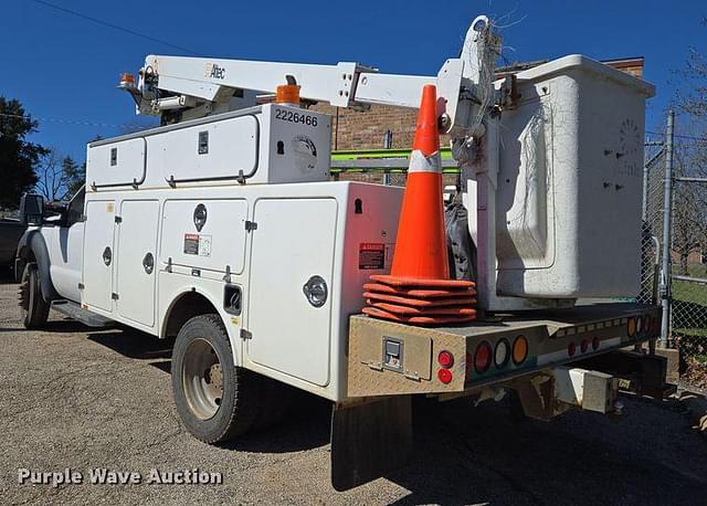 Image of Ford F-450 equipment image 4