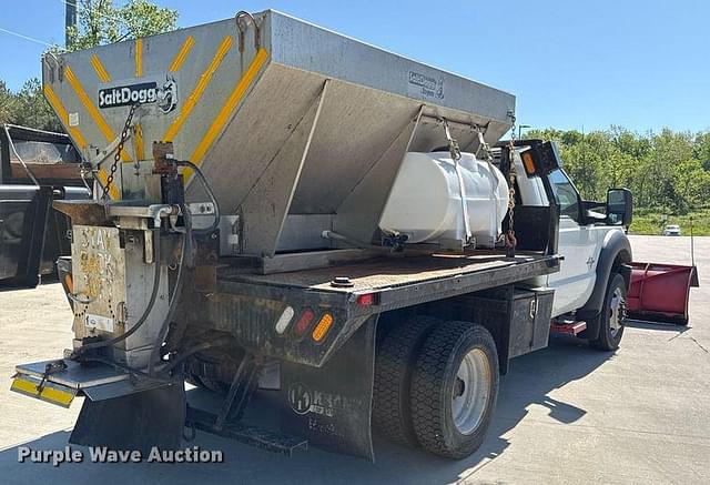 Image of Ford F-450 equipment image 4