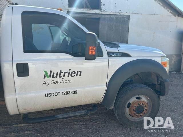 Image of Ford F-450 equipment image 4