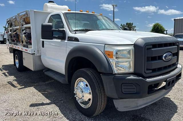 Image of Ford F-450 equipment image 2