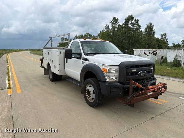 Image of Ford F-450 equipment image 2
