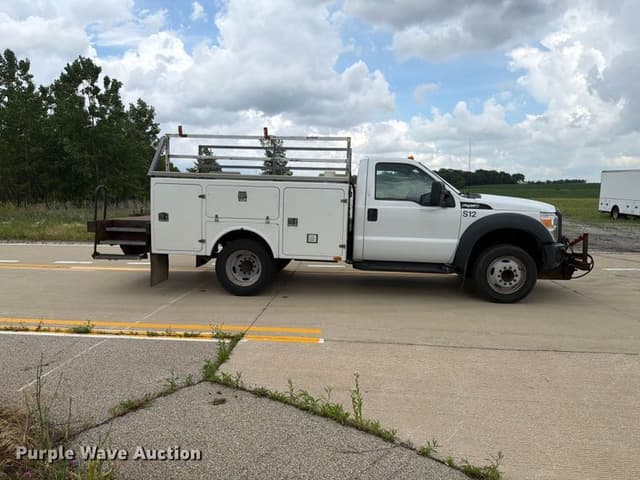 Image of Ford F-450 equipment image 3