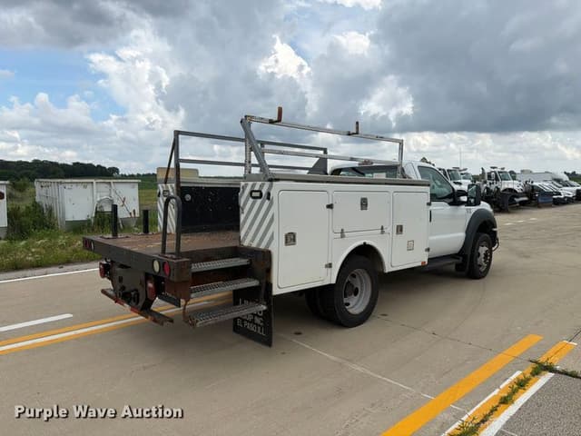 Image of Ford F-450 equipment image 4