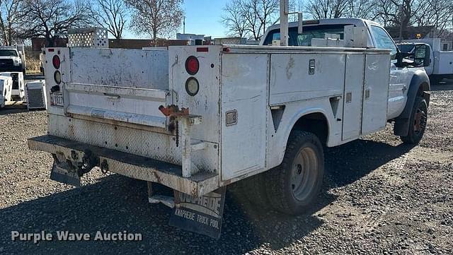 Image of Ford F-450 equipment image 4