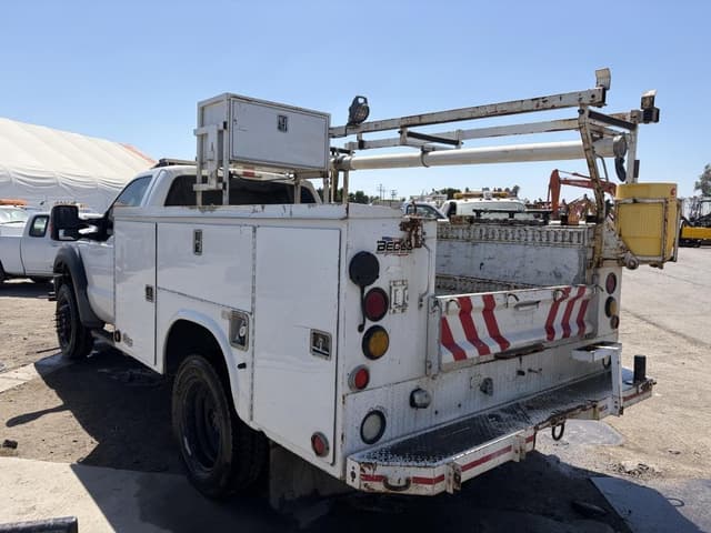 Image of Ford F-450 equipment image 3