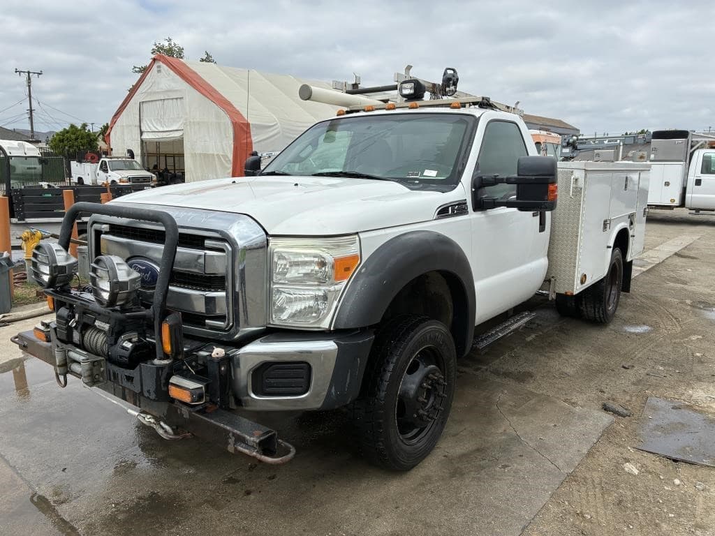 Image of Ford F-450 Primary image