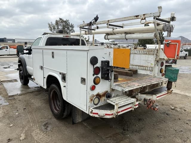 Image of Ford F-450 equipment image 3