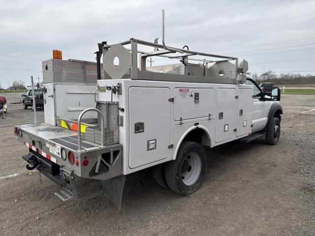 Image of Ford F-450 equipment image 3